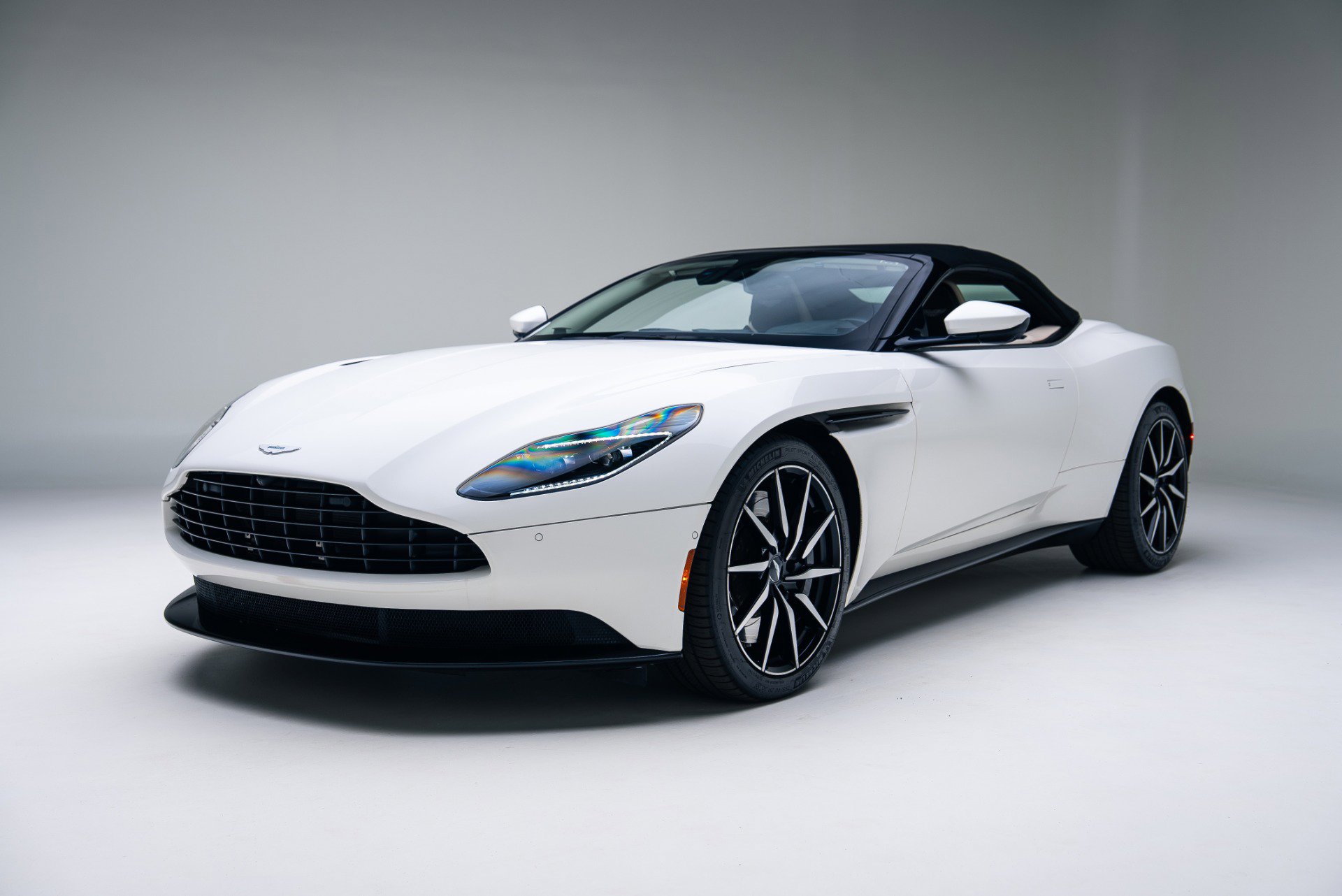 Used 2020 Aston Martin DB11 Volante image 39