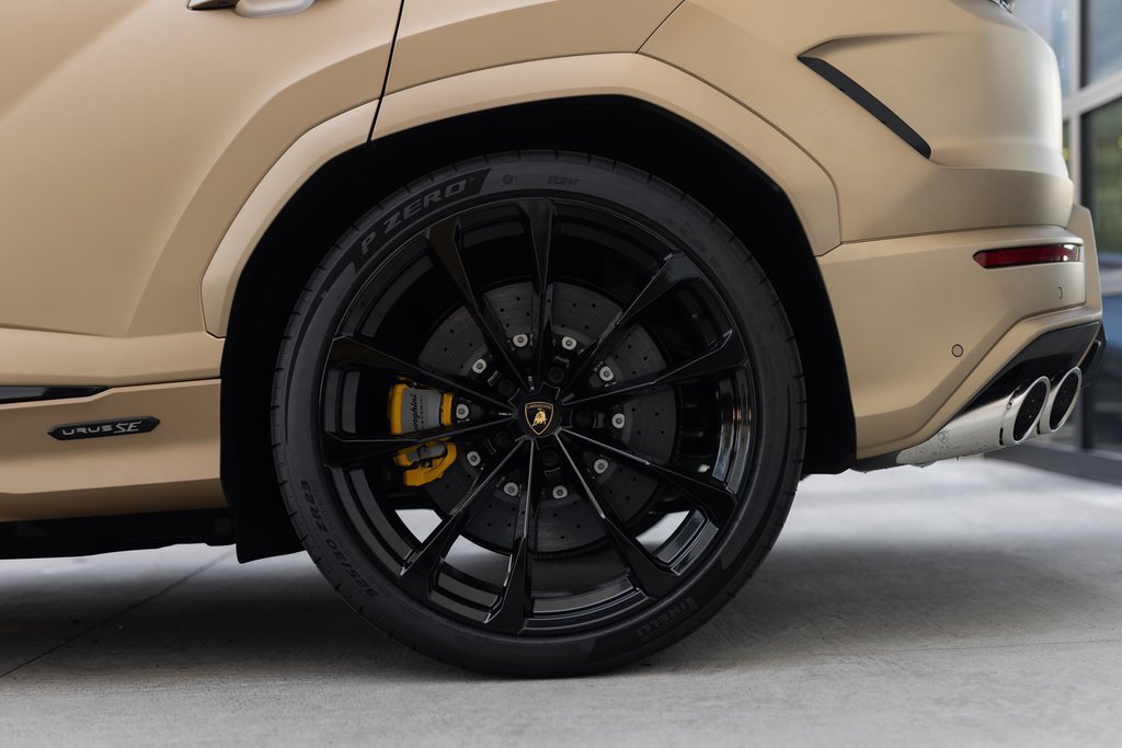 Used 2025 Lamborghini Urus SE AWD/4WD image 9
