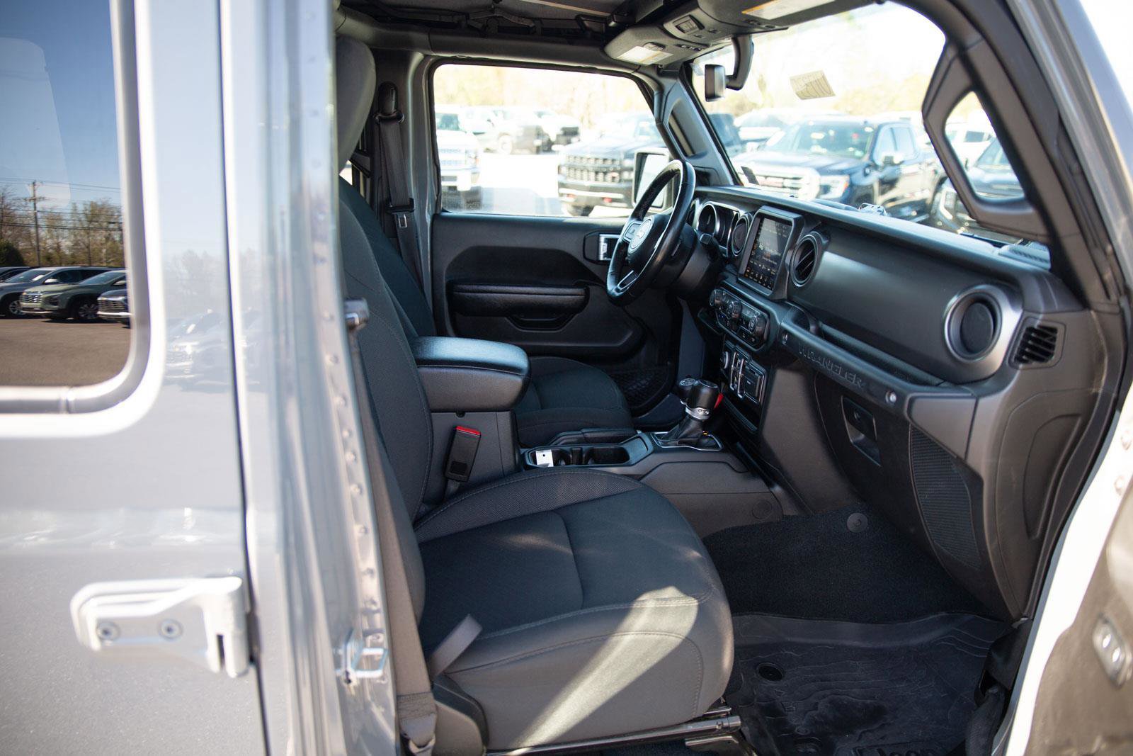 Used 2023 Jeep Wrangler Unlimited w/ Cold Weather Group AWD/4WD image 24