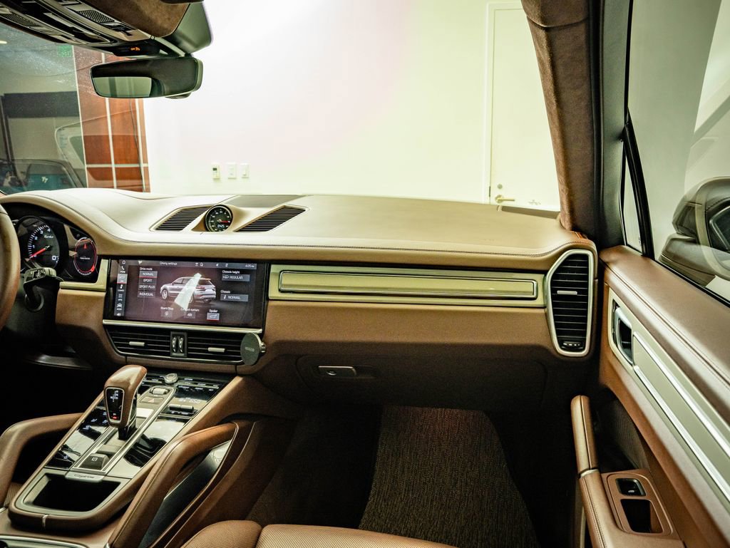 Certified 2021 Porsche Cayenne Turbo AWD/4WD image 37