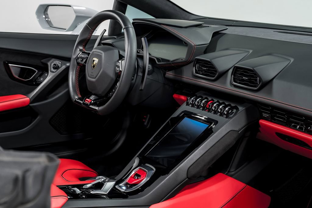 Used 2022 Lamborghini Huracan EVO RWD image 30