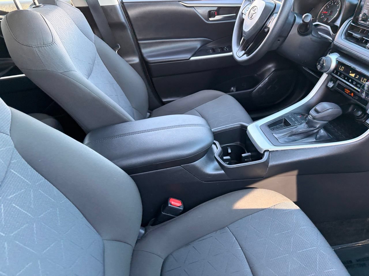 Used 2022 Toyota RAV4 XLE w/ Convenience Package FWD image 12