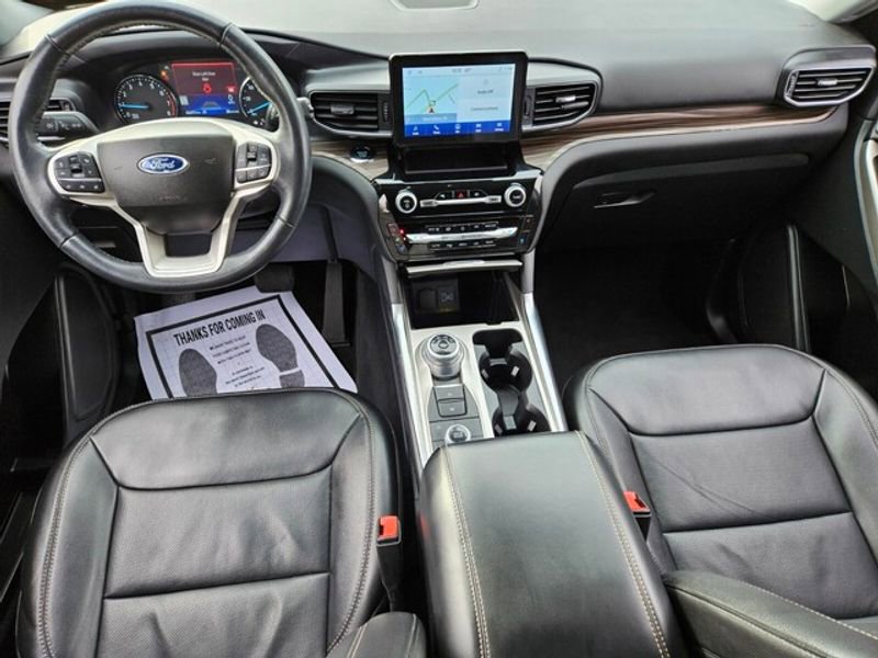 Used 2023 Ford Explorer Limited w/ Equipment Group 301A AWD/4WD image 9