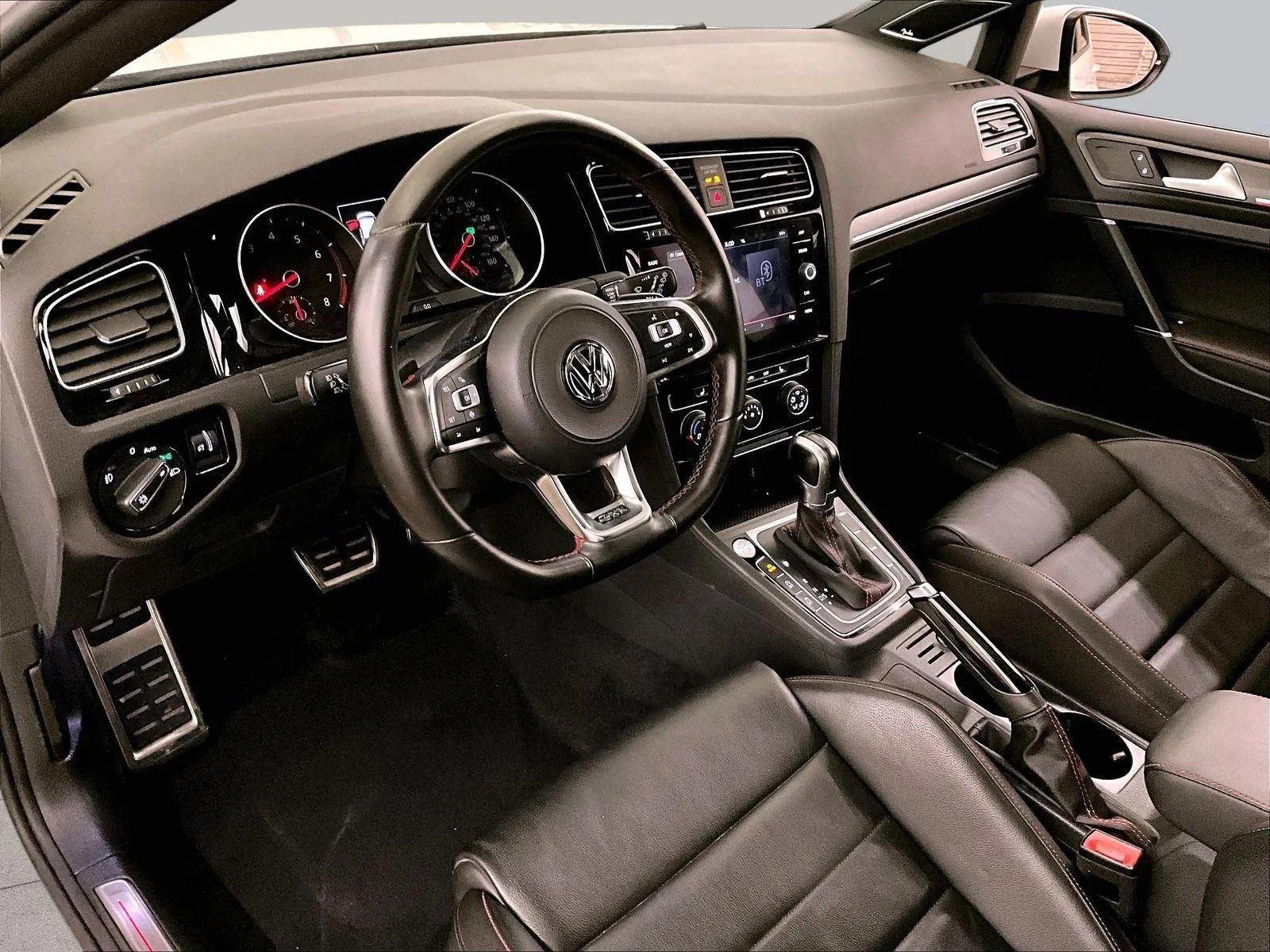 Used 2019 Volkswagen GTI SE FWD image 12