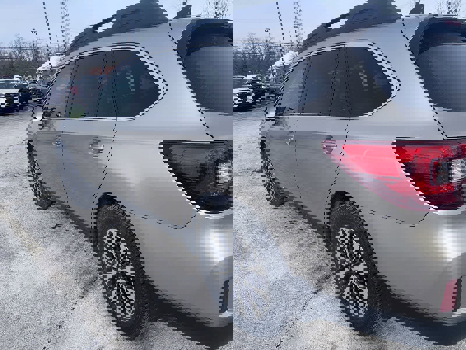 Used 2017 Subaru Outback 2.5i Limited AWD/4WD image 2