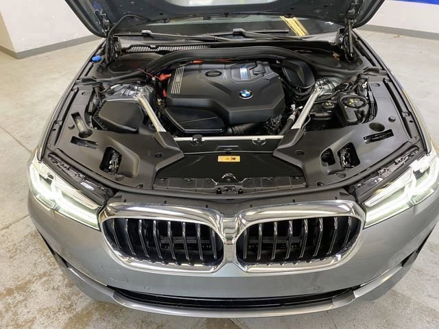 Used 2023 BMW 530e w/ Premium Package RWD image 9