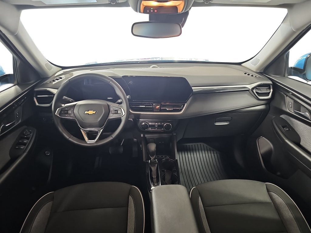 Used 2025 Chevrolet TrailBlazer LT w/ Convenience Package AWD/4WD image 11