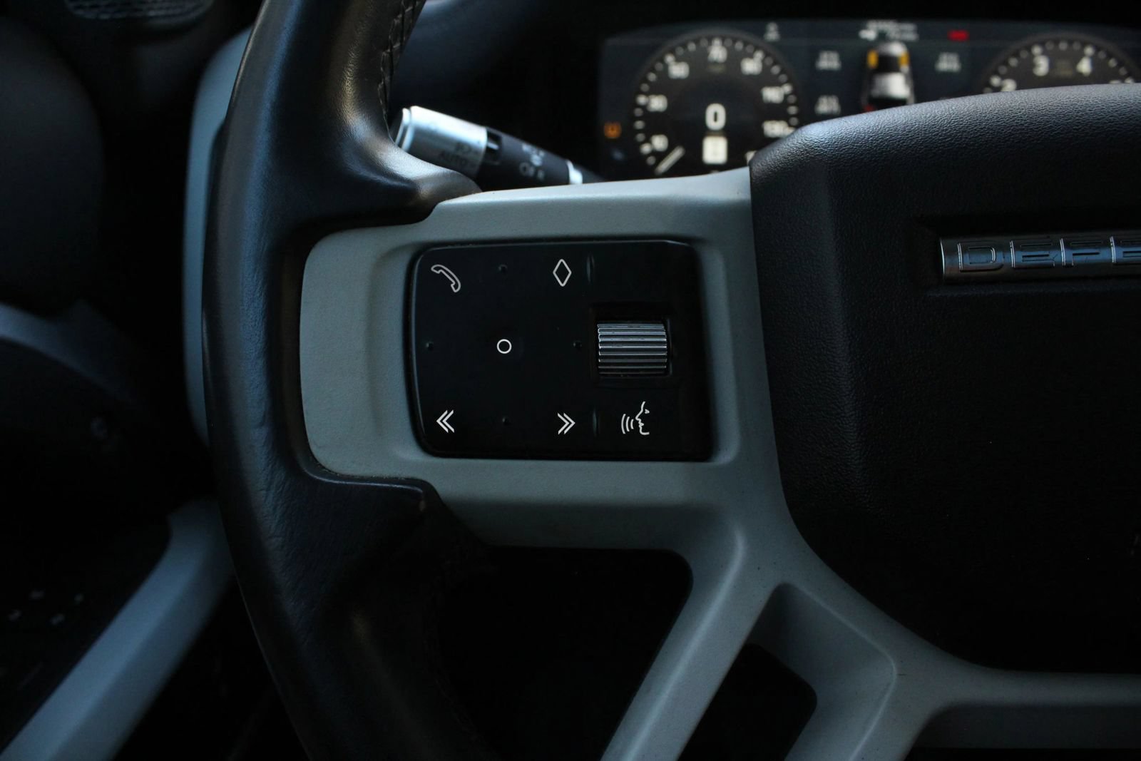 Used 2020 Land Rover Defender 110 First Edition AWD/4WD image 28