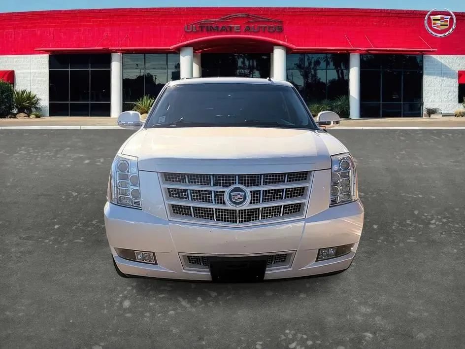 Used 2013 Cadillac Escalade Premium RWD image 6