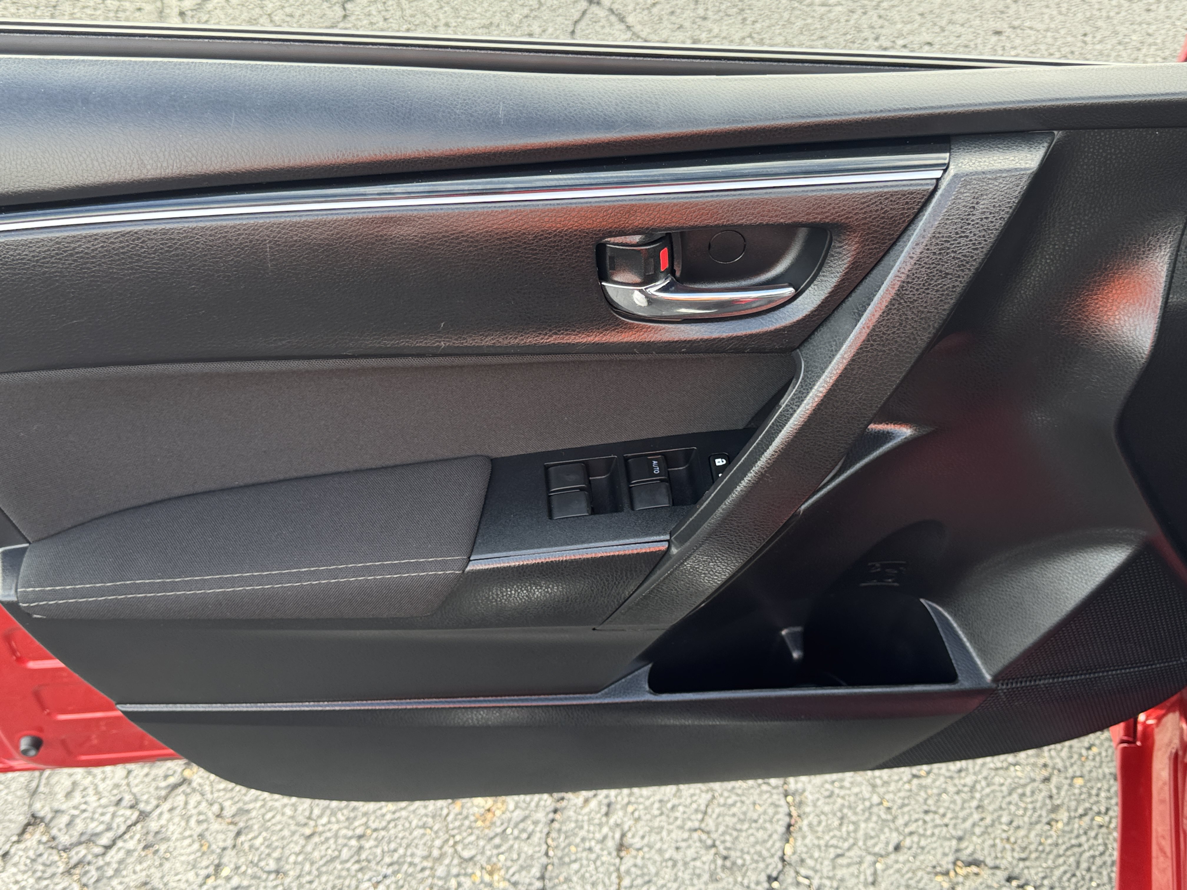 Used 2019 Toyota Corolla LE FWD image 16