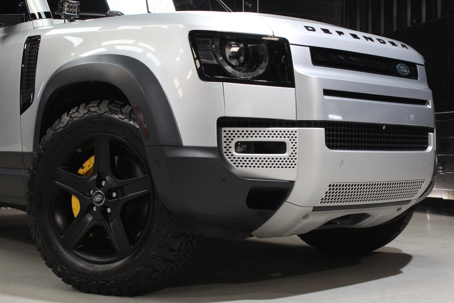 Used 2020 Land Rover Defender 110 First Edition AWD/4WD image 5