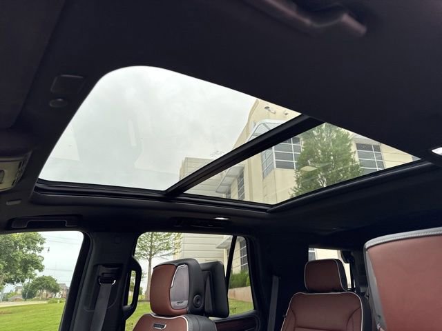 Used 2023 GMC Yukon Denali Ultimate AWD/4WD image 13