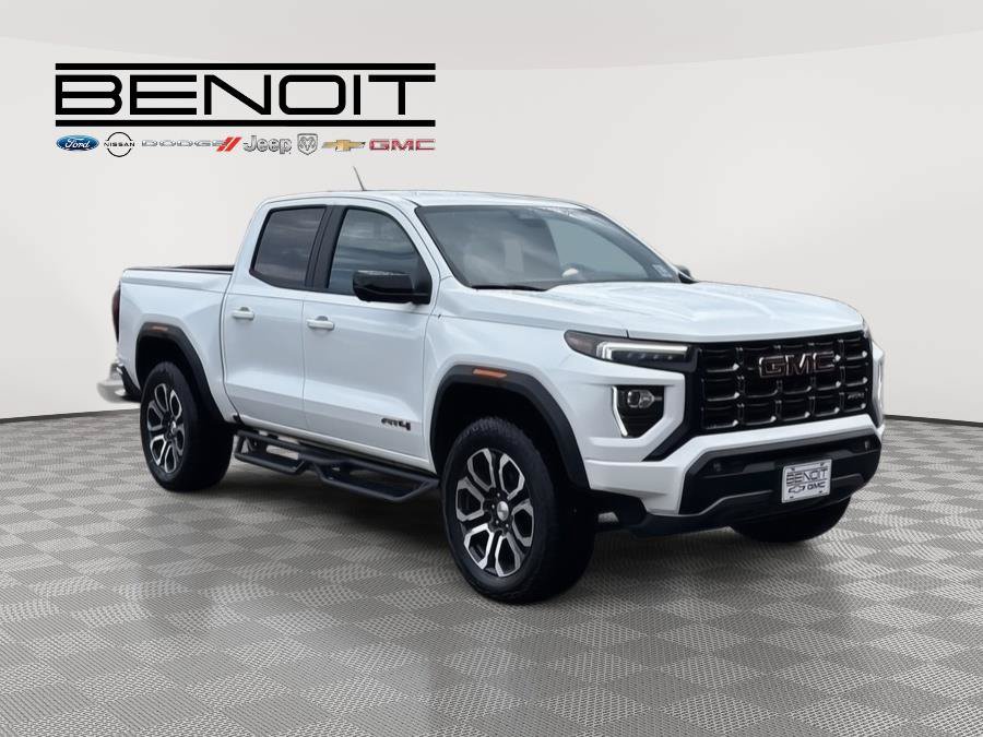 Used 2024 GMC Canyon AT4 w/ AT4 Premium Package AWD/4WD image 3