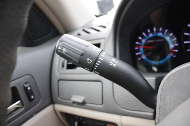Used 2010 Ford Fusion SE FWD image 11