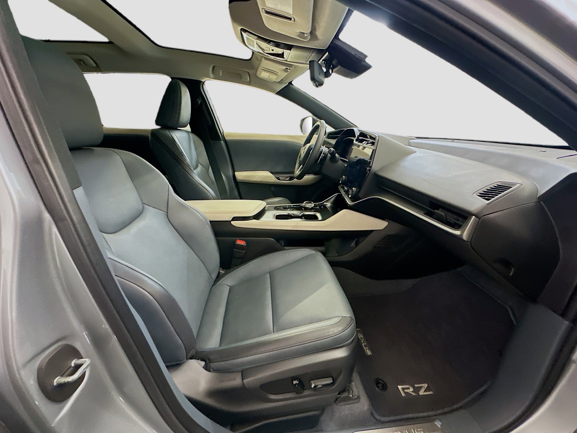 Used 2023 Lexus RZ 450e Premium w/ Technology Package AWD/4WD image 34