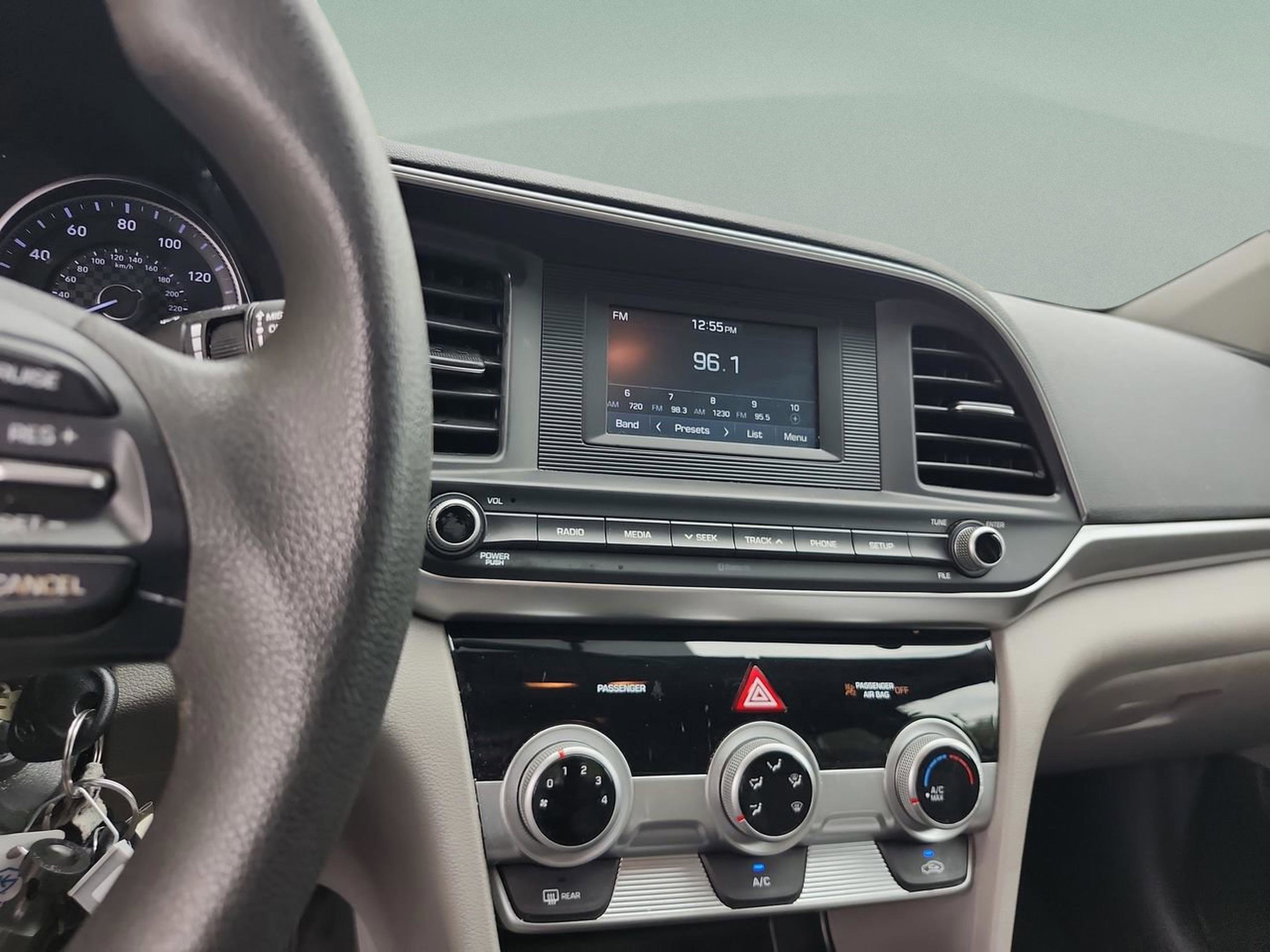 Used 2019 Hyundai Elantra SE FWD image 11