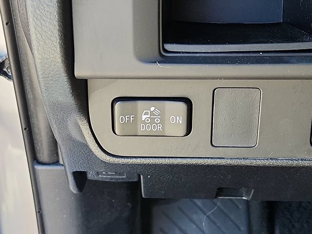 Used 2016 Toyota Tacoma SR w/ SR Convenience Package RWD image 25