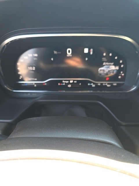 Used 2022 GMC Yukon SLT w/ SLT Premium Package image 4