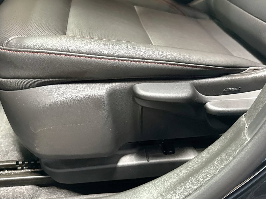 Used 2025 Chevrolet Trax RS w/ Sunroof Package FWD image 18