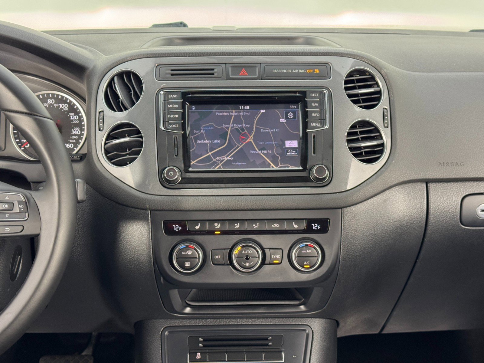 Used 2017 Volkswagen Tiguan Sport image 23