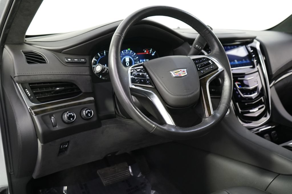 Used 2020 Cadillac Escalade Platinum AWD/4WD image 11