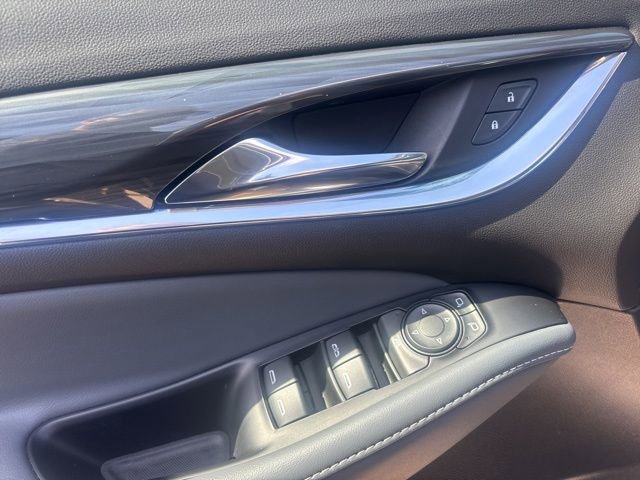 Used 2023 Buick Enclave Essence image 4