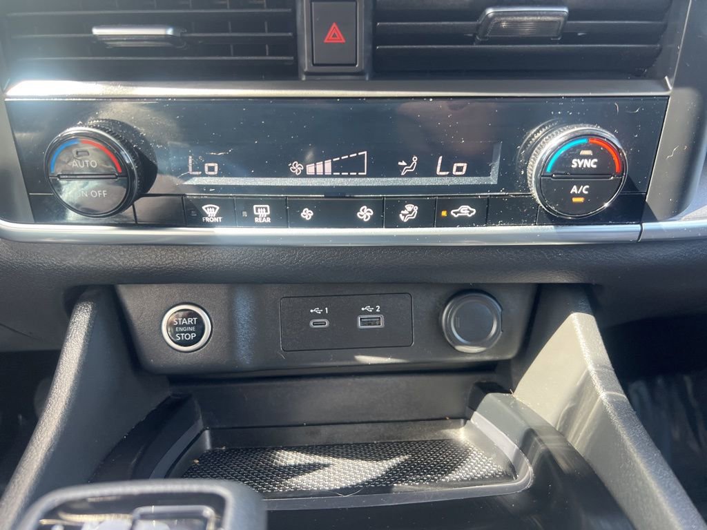 Used 2023 Nissan Rogue SV image 39