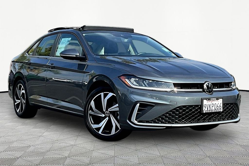 Used 2025 Volkswagen Jetta SEL image 1