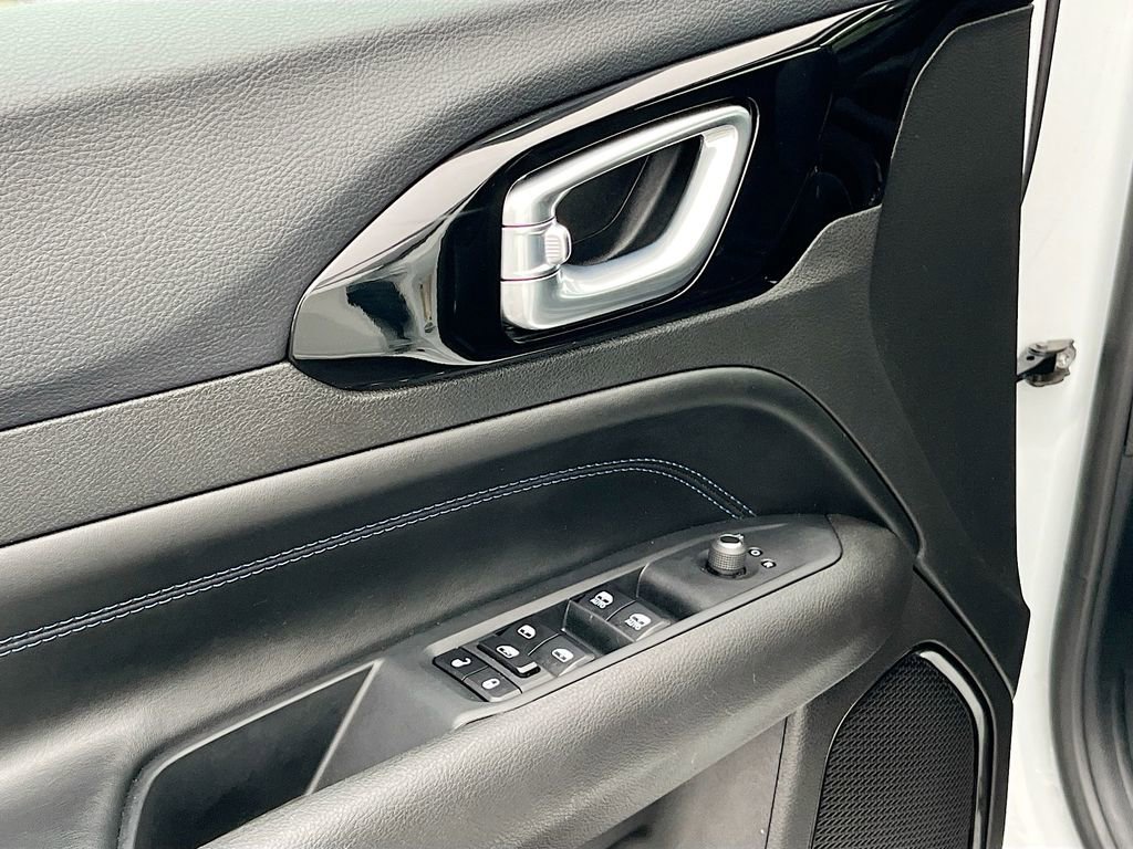 Certified 2025 Jeep Compass Limited w/ High Altitude Package image 18