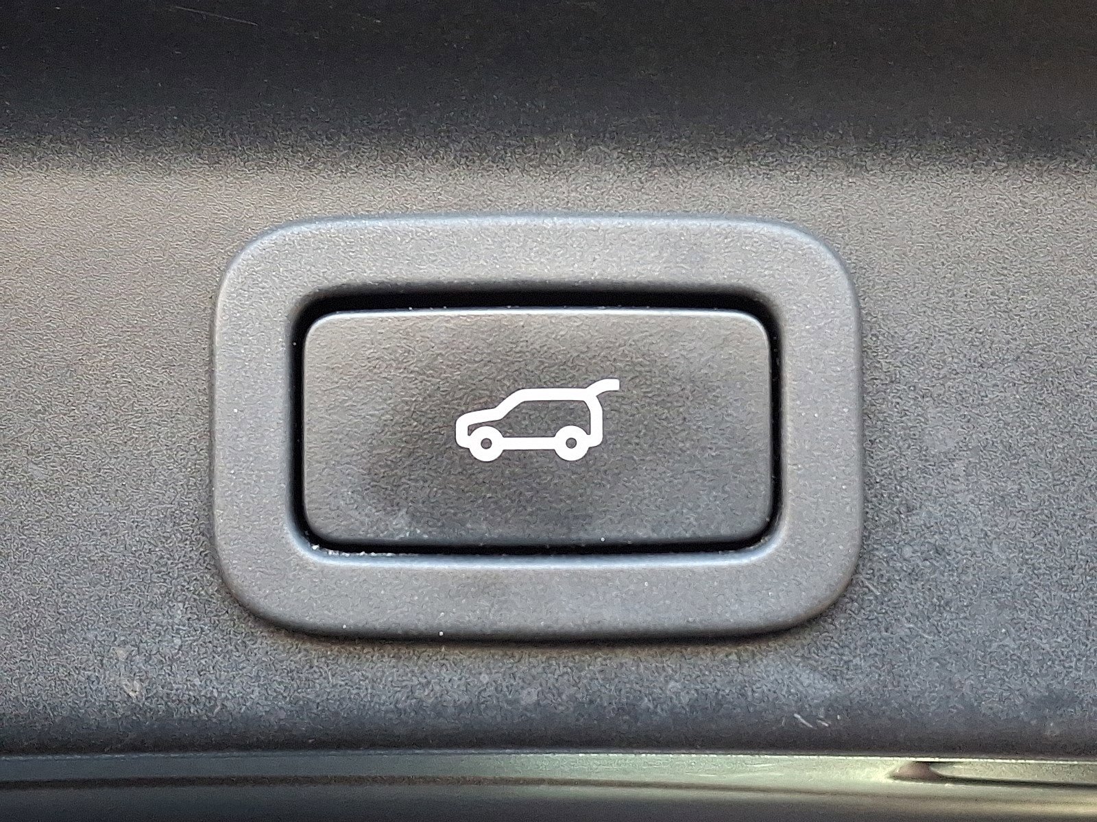 Used 2018 Jaguar F-PACE S image 31