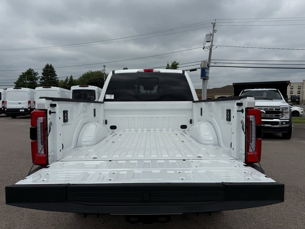 New 2025 Ford F350 Platinum w/ FX4 Off-Road Package image 10