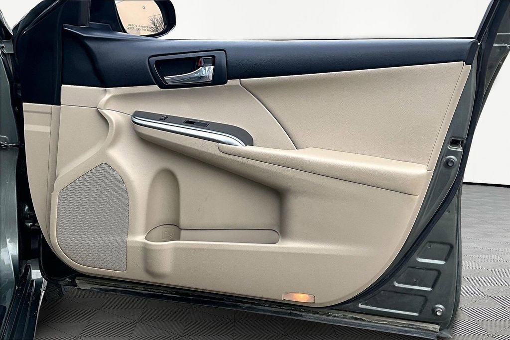 Used 2013 Toyota Camry XLE image 24