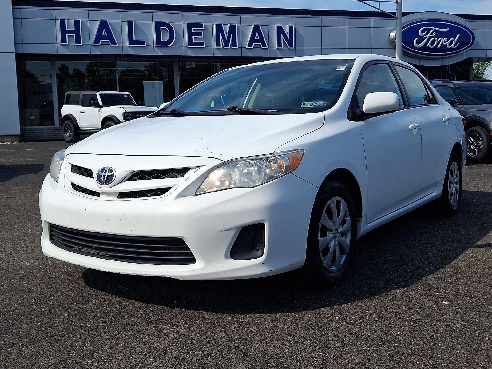 Used 2011 Toyota Corolla LE FWD image 3