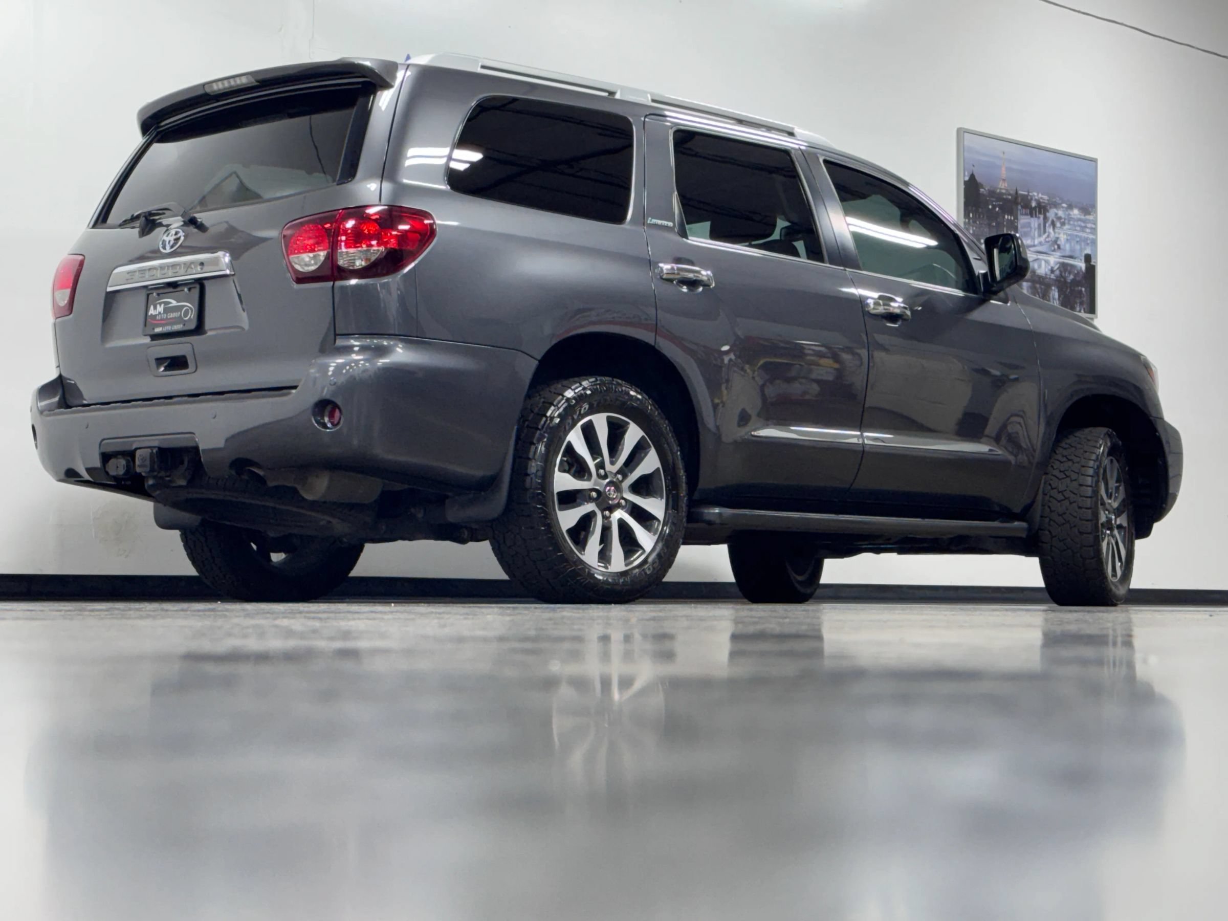 Used 2019 Toyota Sequoia Limited w/ Safety & Convenience Package AWD/4WD image 4