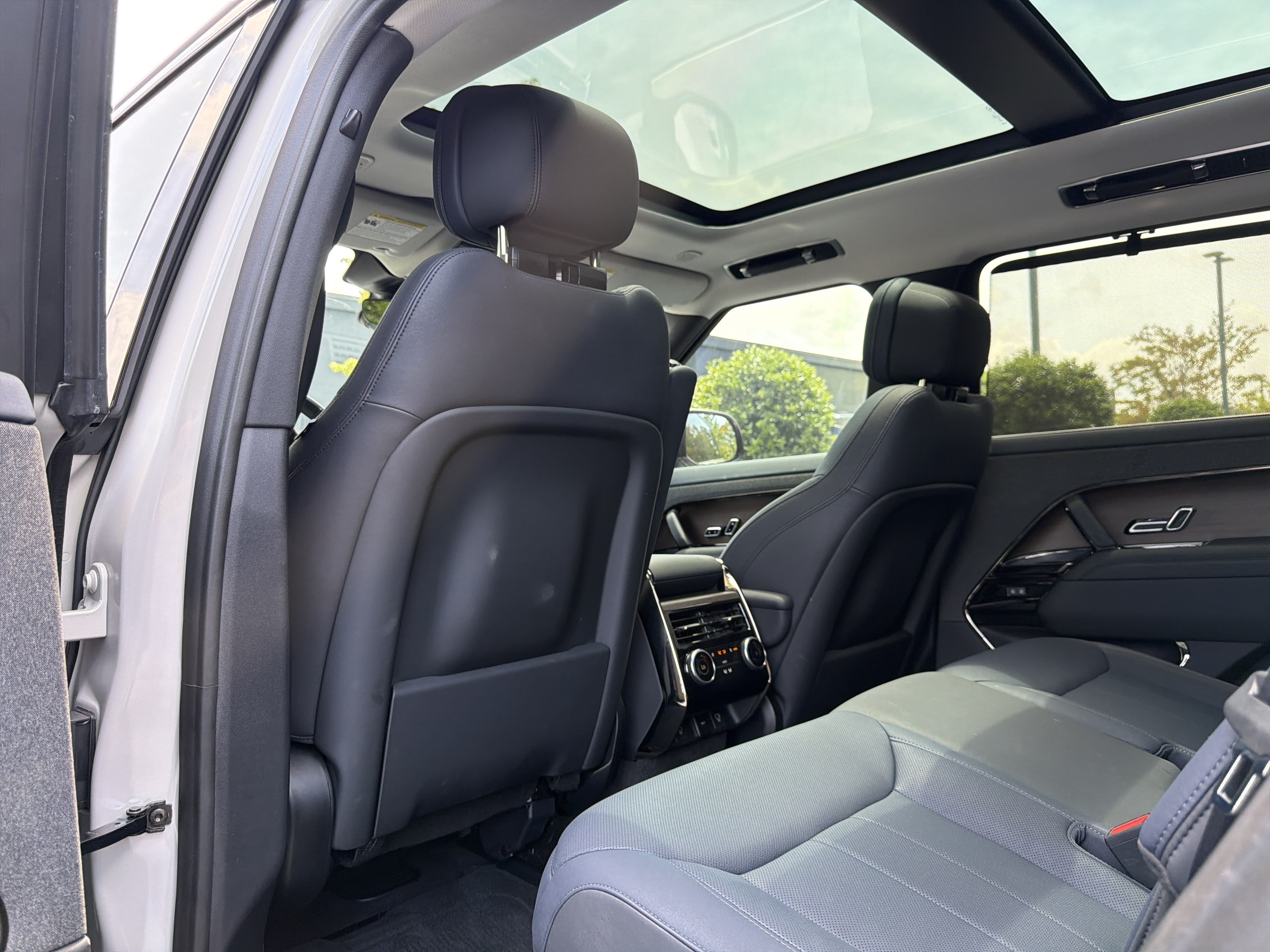Used 2024 Land Rover Range Rover Sport SE AWD/4WD image 37