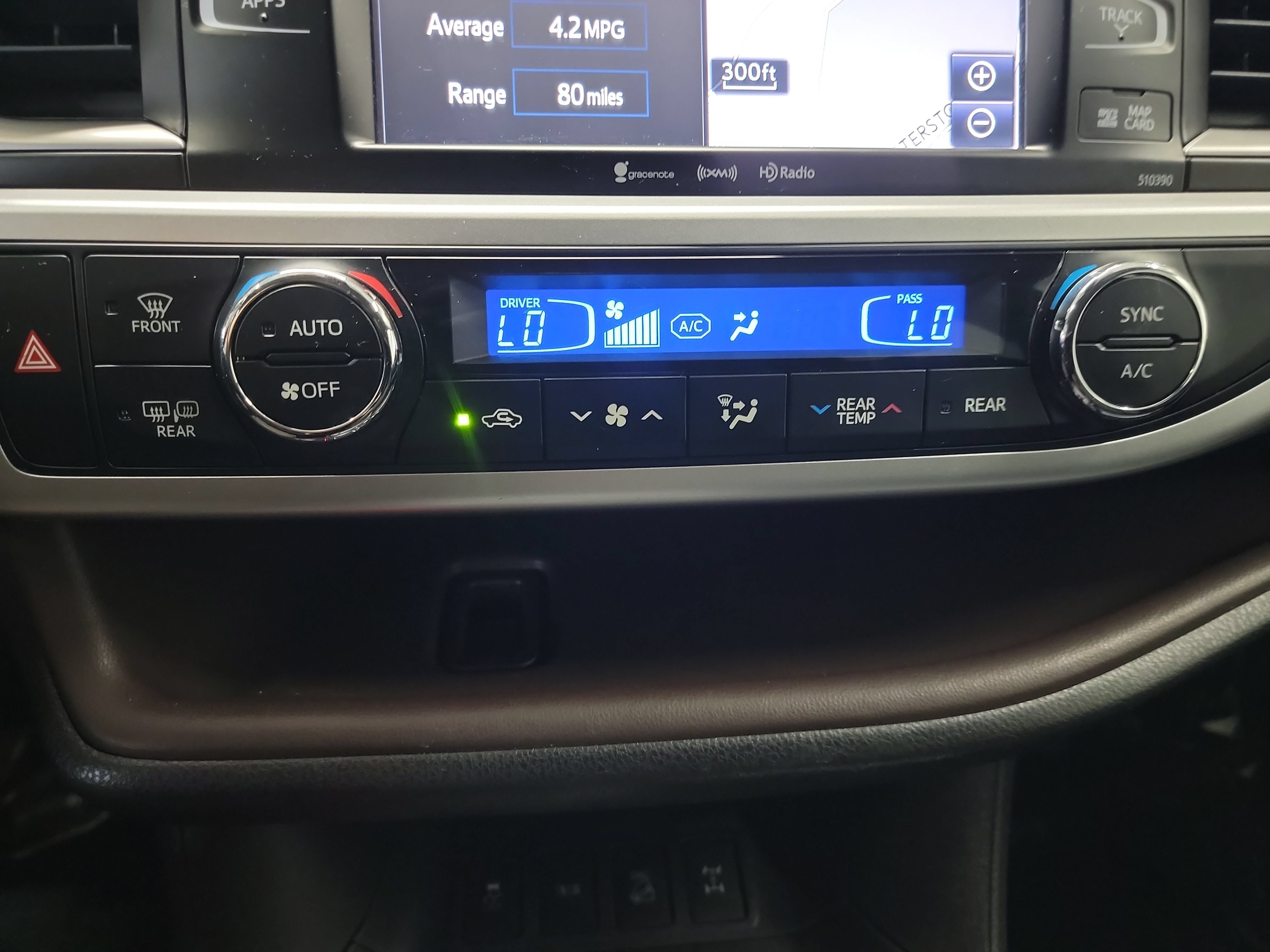 Used 2019 Toyota Highlander XLE w/ Carpet Mat Package (TMS) AWD/4WD image 21