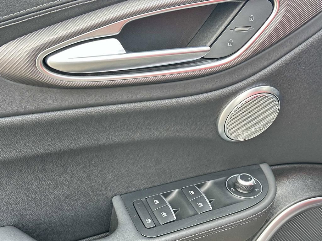Used 2022 Alfa Romeo Giulia Veloce image 17