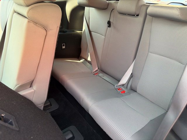 Used 2022 Toyota Highlander LE AWD/4WD image 17