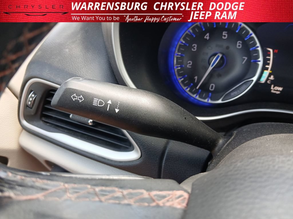 Used 2018 Chrysler Pacifica Touring-L w/ Advanced Safetytec Group FWD image 17