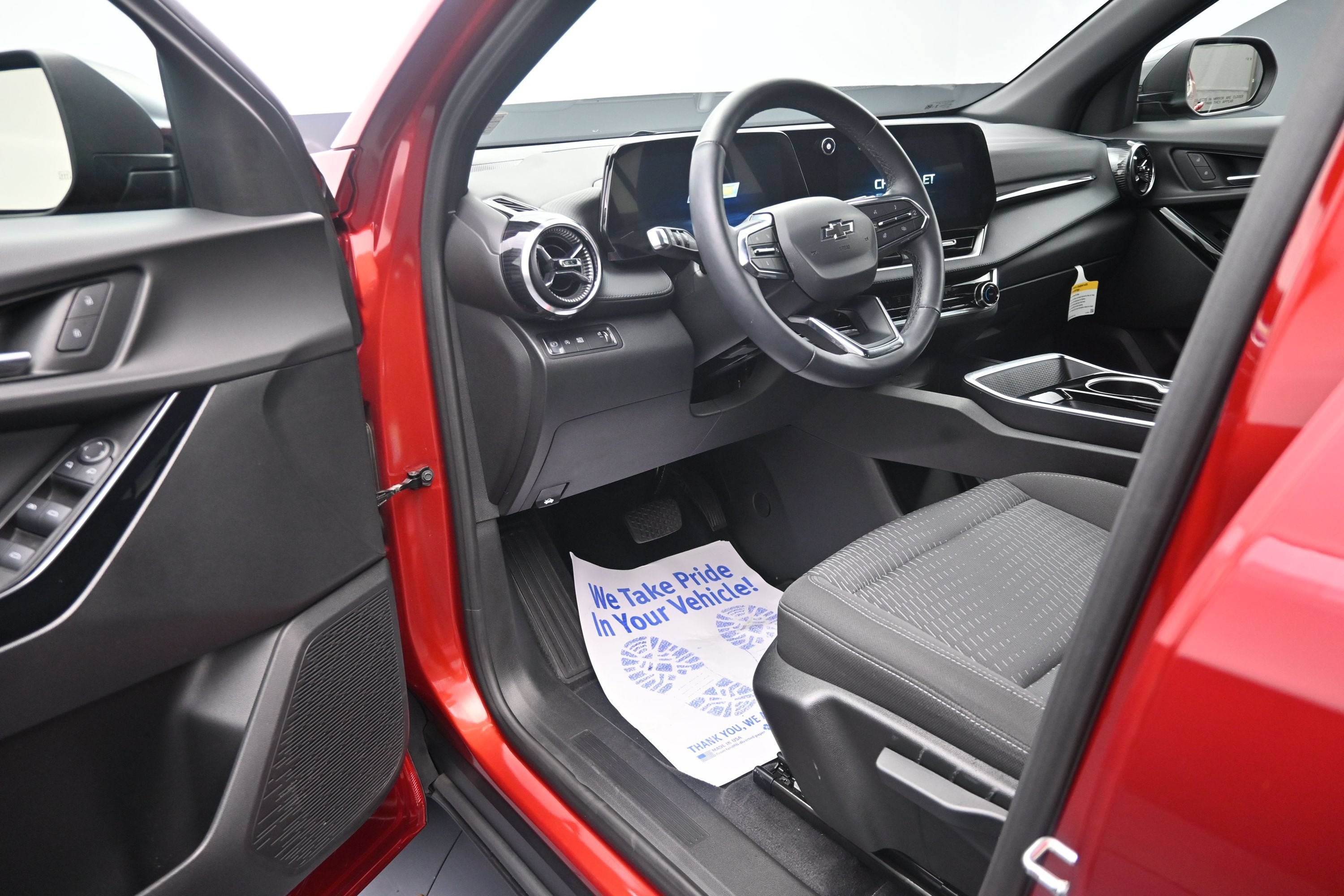 Used 2025 Chevrolet Equinox LT w/ Midnight Edition FWD image 9