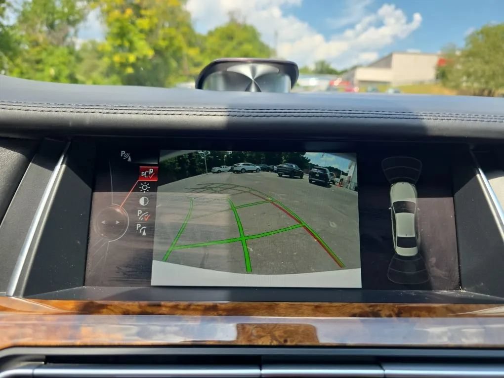 Used 2015 BMW 750Li RWD image 31