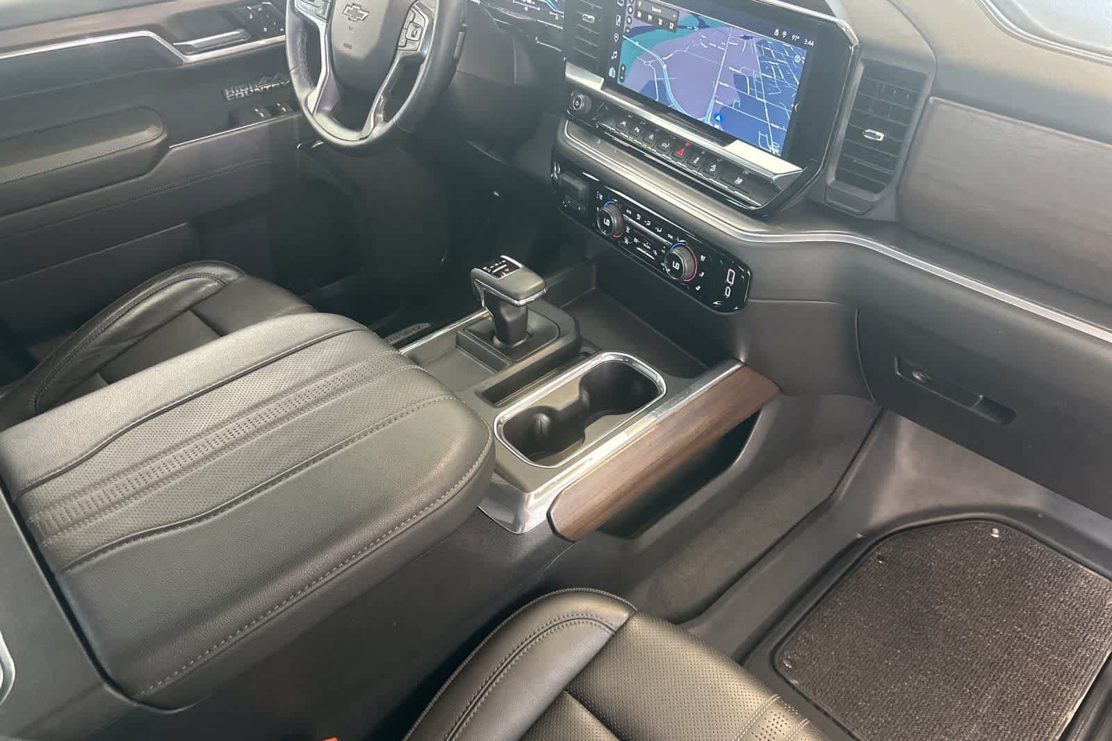 Used 2024 Chevrolet Silverado 1500 High Country w/ Midnight Edition AWD/4WD image 16