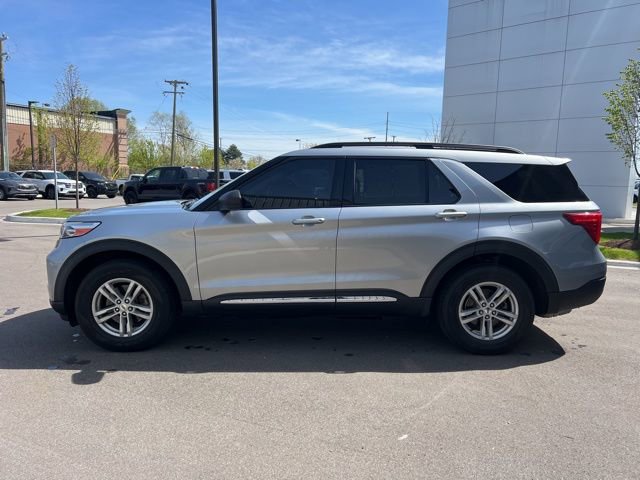 Used 2021 Ford Explorer XLT w/ Equipment Group 202A AWD/4WD image 8