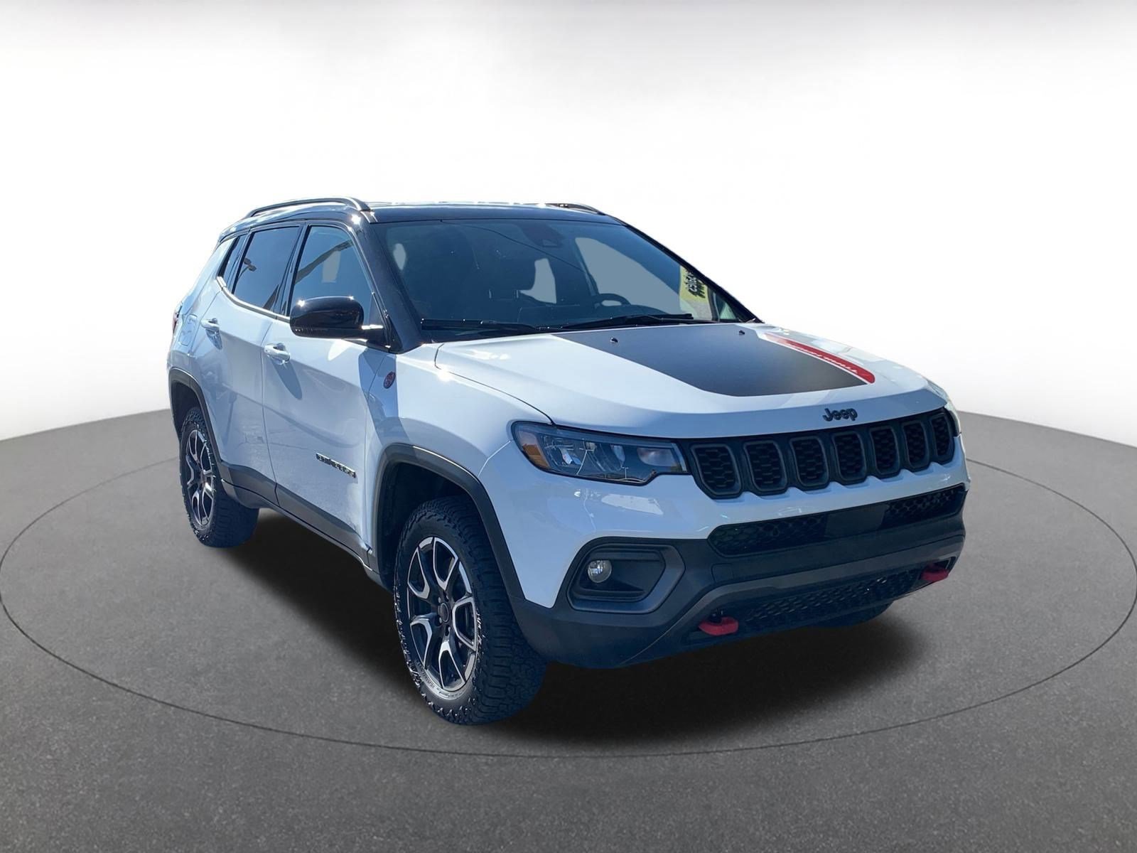 Used 2025 Jeep Compass Trailhawk image 1
