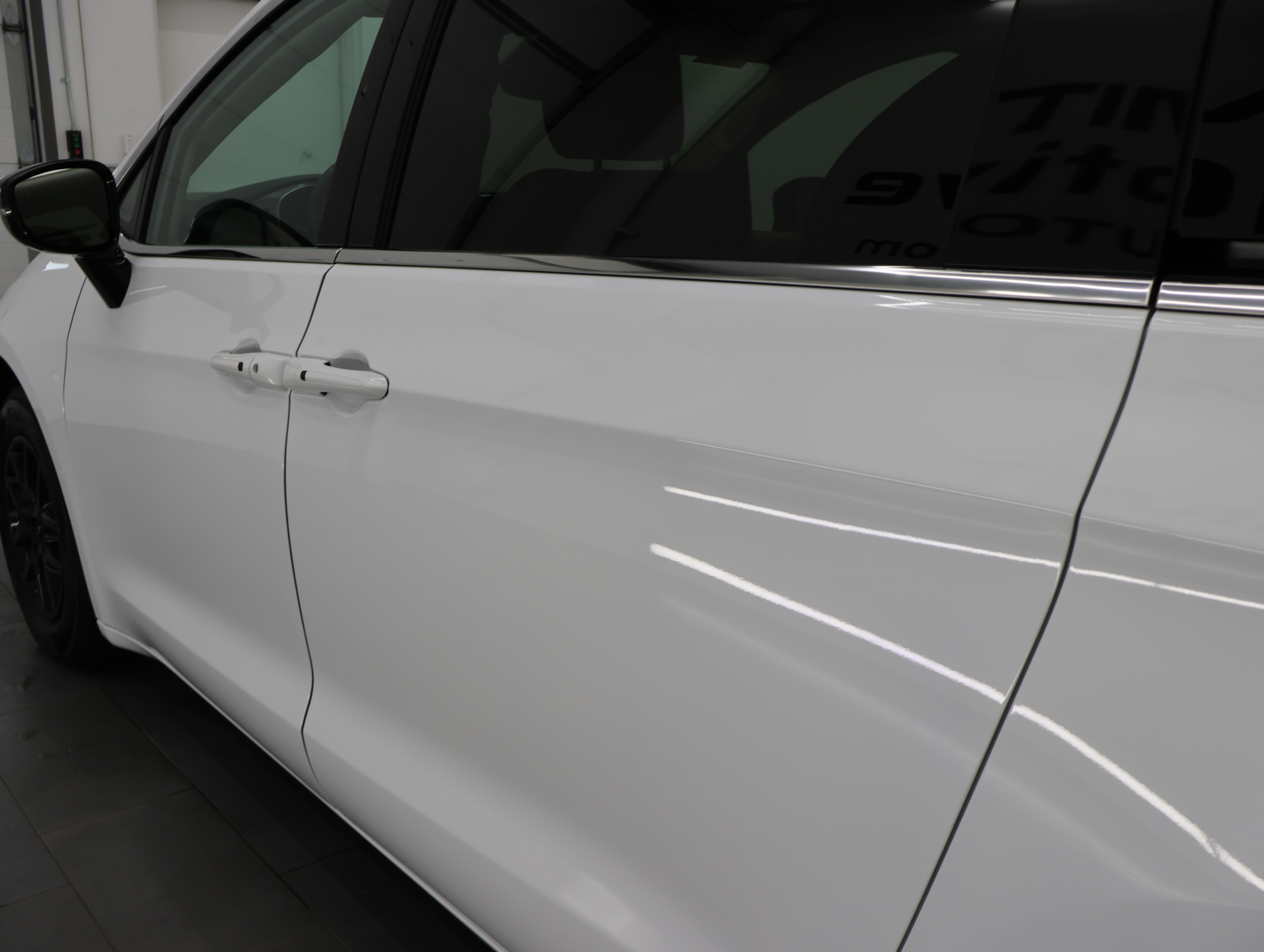 Used 2024 Chrysler Pacifica Touring-L FWD image 32