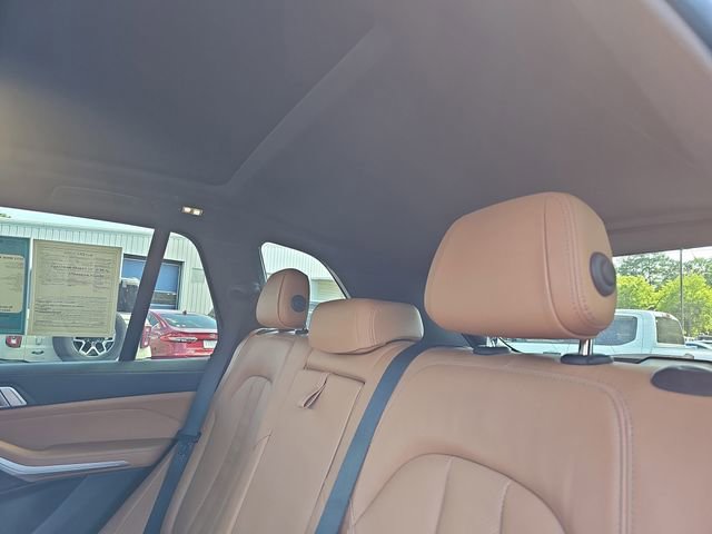 Used 2021 BMW X5 xDrive40i w/ Parking Assistance Package AWD/4WD image 17