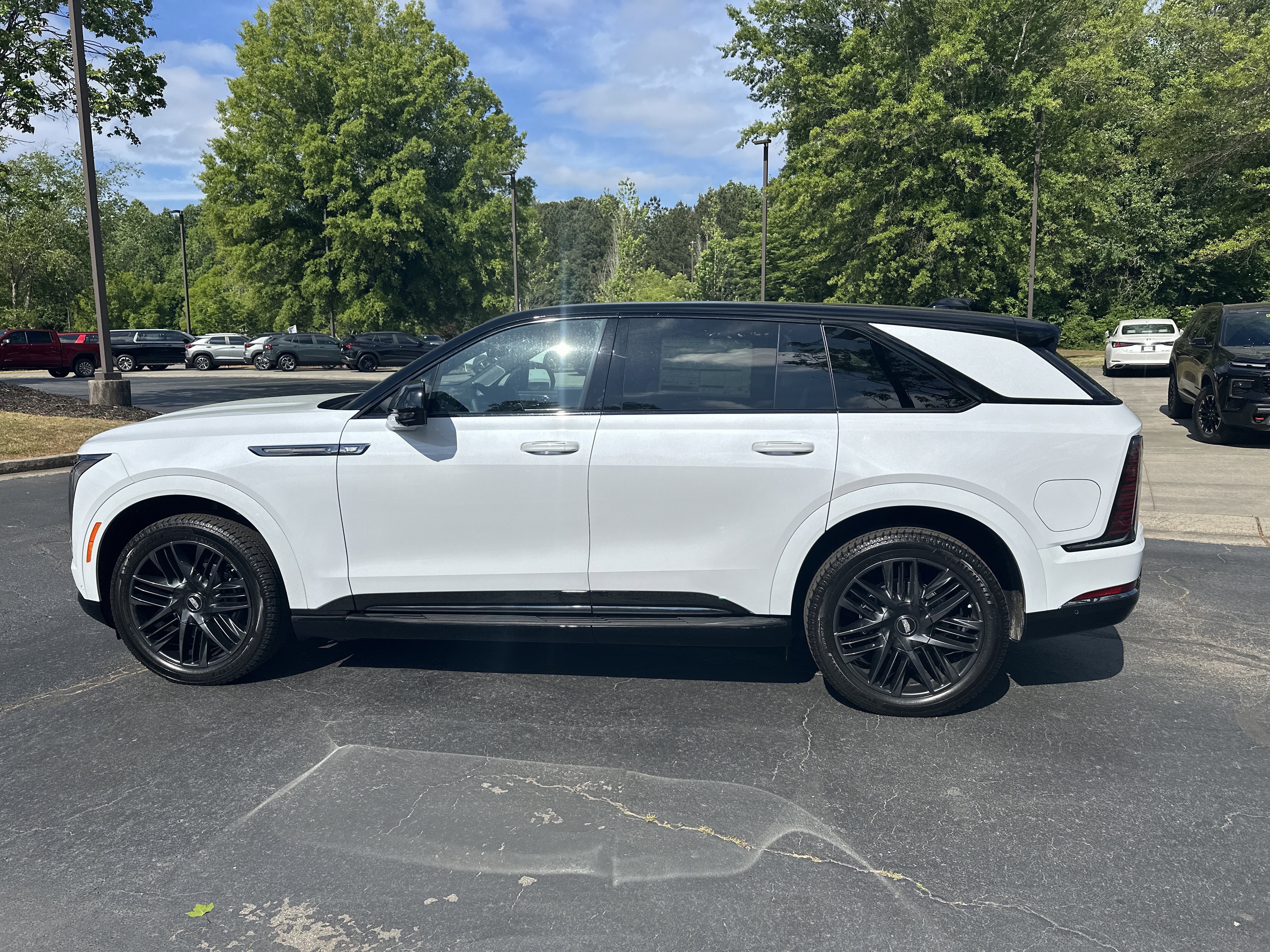 Used 2026 Cadillac Escalade IQ Sport 2 w/ LPO, ONYX Package AWD/4WD image 8