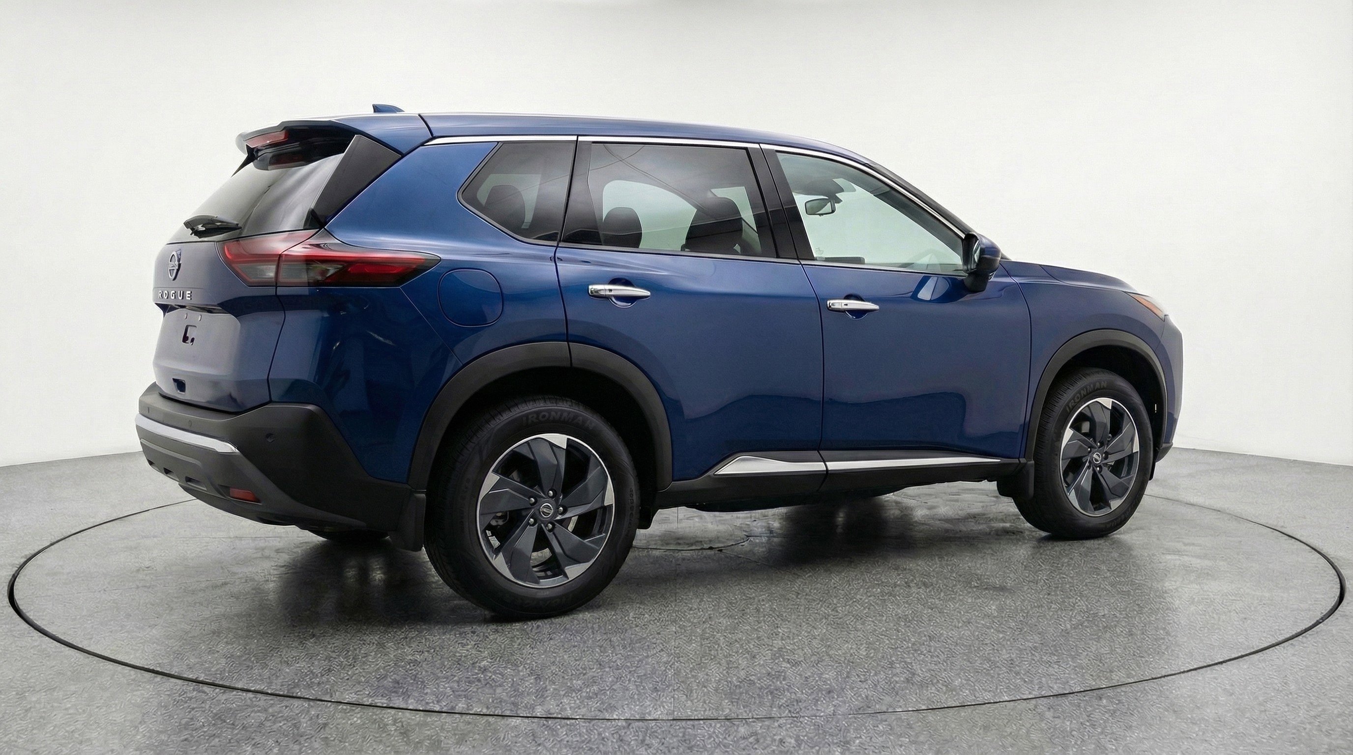 Used 2025 Nissan Rogue SV image 9