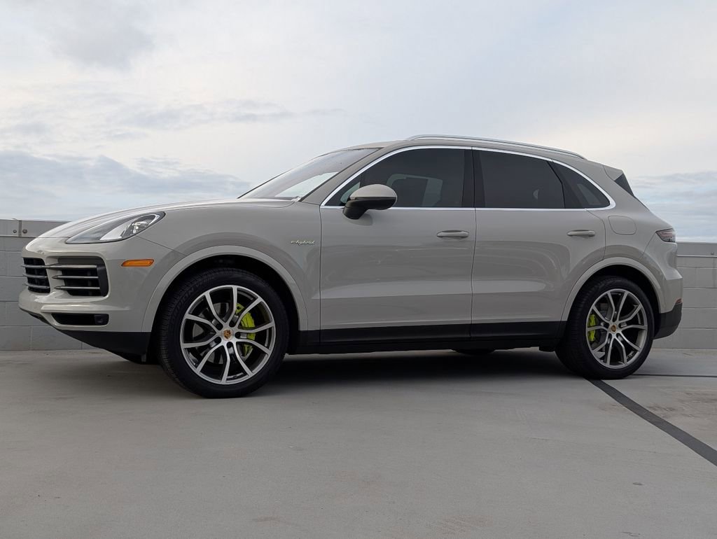 Certified 2022 Porsche Cayenne E-Hybrid image 2