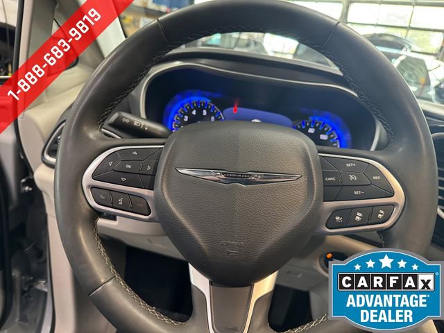 Used 2024 Chrysler Pacifica Touring-L FWD image 20